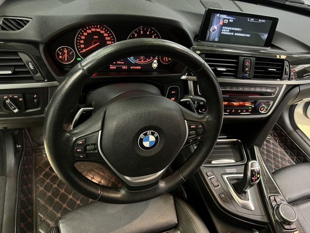 總代理Luxury 僅跑9萬公里 原廠保養 全車原鈑件 全景天窗  電動尾門 電動記憶座椅 室內氛圍燈  第8張相片