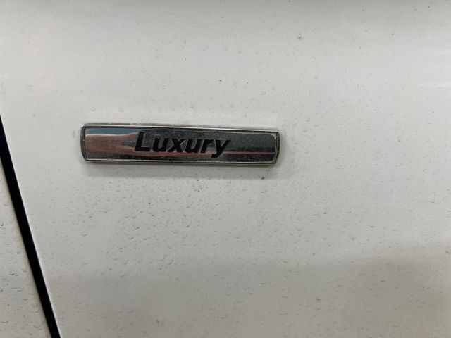 總代理Luxury 僅跑9萬公里 原廠保養 全車原鈑件 全景天窗  電動尾門 電動記憶座椅 室內氛圍燈  第11張相片