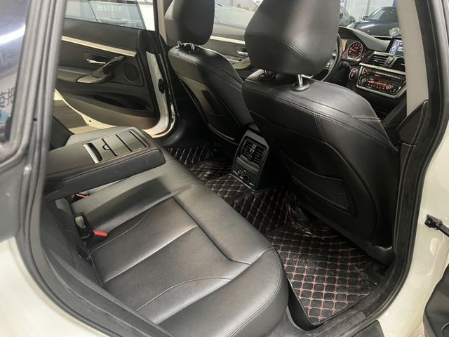 總代理Luxury 僅跑9萬公里 原廠保養 全車原鈑件 全景天窗  電動尾門 電動記憶座椅 室內氛圍燈  第13張相片