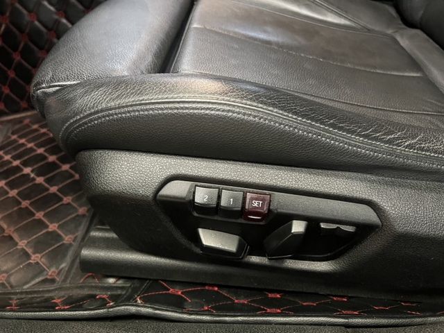 總代理Luxury 僅跑9萬公里 原廠保養 全車原鈑件 全景天窗  電動尾門 電動記憶座椅 室內氛圍燈  第19張相片