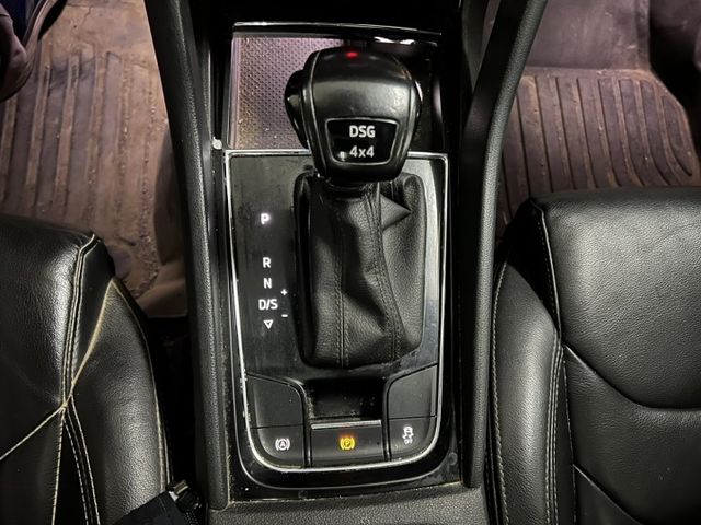 七人座 全程原廠保養 新車保固中 CARPLAY 三區恆溫 環景 電動尾門 ACC跟車 4WD 全景天窗 雙電動椅  第17張相片