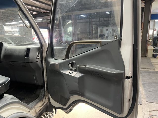全車原版件 里程保證 車況超級優 無待修 冷氣冷 可隨時上路  第11張相片