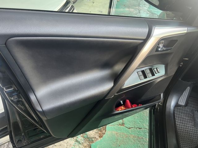 一手車無菸車 內裝如新 全程TOYOTA原廠保養 全車原鈑件 尊爵版 ACC跟車 電動椅  雙區恆溫  第13張相片