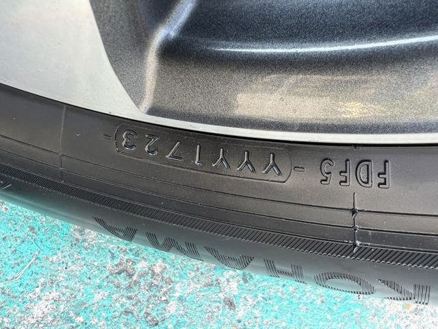一手車無菸車 內裝如新 全程TOYOTA原廠保養 全車原鈑件 尊爵版 ACC跟車 電動椅  雙區恆溫  第17張相片
