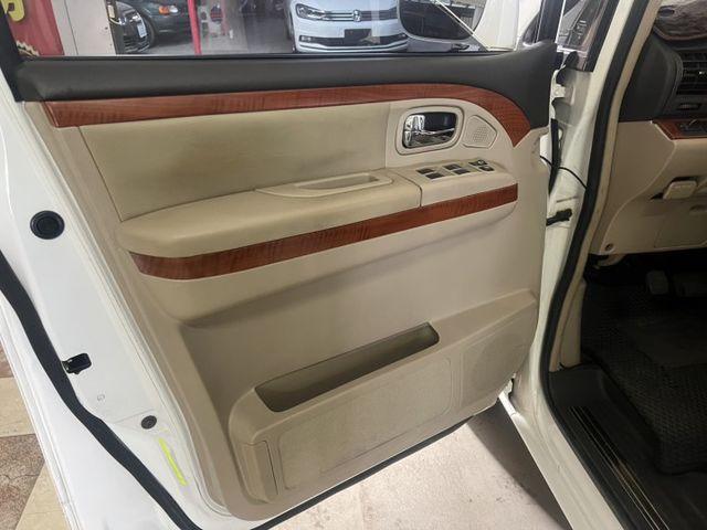 一手車 僅跑7萬9千公里 可變更貨車省稅金也可更改7人座商務車 全車原鈑件車況超優 9成新輪胎  第13張相片