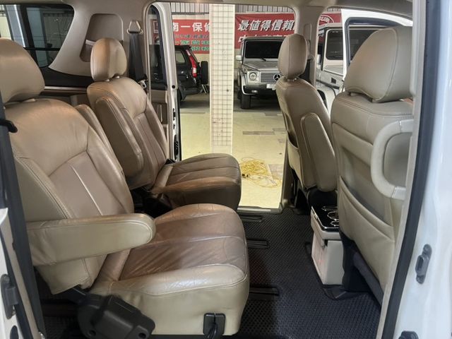一手車 僅跑7萬9千公里 可變更貨車省稅金也可更改7人座商務車 全車原鈑件車況超優 9成新輪胎  第15張相片