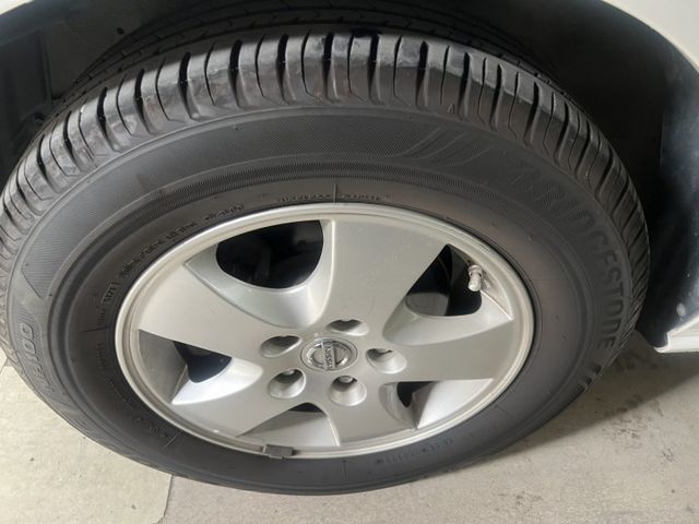 一手車 僅跑7萬9千公里 可變更貨車省稅金也可更改7人座商務車 全車原鈑件車況超優 9成新輪胎  第18張相片