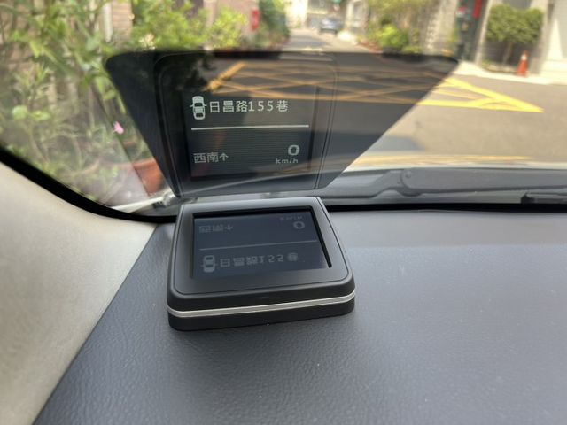 全台僅有只跑1萬3千每半年都在原廠保養 全車原漆如新車 雙安 抬頭顯示 輪胎剛換新 原廠主機  第18張相片