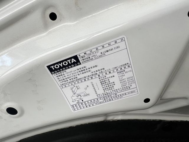 原漆原版件 一手女用車 原廠保養 僅跑1萬6千公里 新車保固到2028年6月 前後行車紀錄器  第7張相片