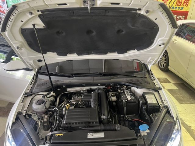 2020年式3月領牌 全車原鈑件 僅跑2萬8千公里 電動記憶座椅 液晶螢幕 ACC跟車 盲點 雙區恆溫  第7張相片