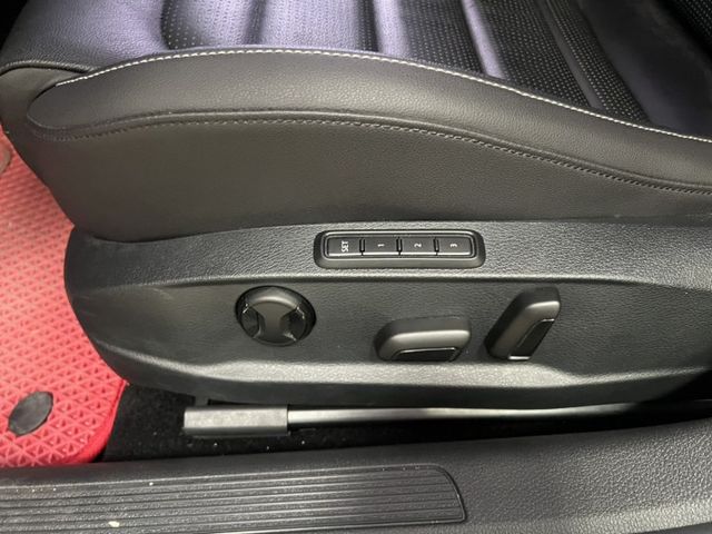 2020年式3月領牌 全車原鈑件 僅跑2萬8千公里 電動記憶座椅 液晶螢幕 ACC跟車 盲點 雙區恆溫  第16張相片