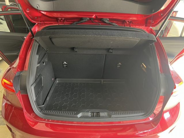 Vignale ST-L  僅跑7千公里 原漆原鈑 保固到2028年7月 觸控螢幕B&O音響 無線充電 頭燈自動轉向照明  第5張相片