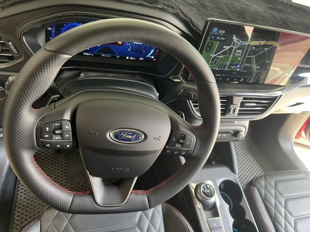 Vignale ST-L  僅跑7千公里 原漆原鈑 保固到2028年7月 觸控螢幕B&O音響 無線充電 頭燈自動轉向照明  第7張相片