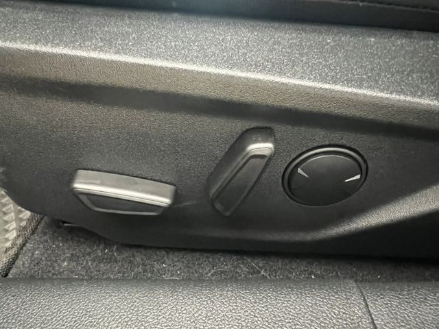 Vignale ST-L  僅跑7千公里 原漆原鈑 保固到2028年7月 觸控螢幕B&O音響 無線充電 頭燈自動轉向照明  第11張相片