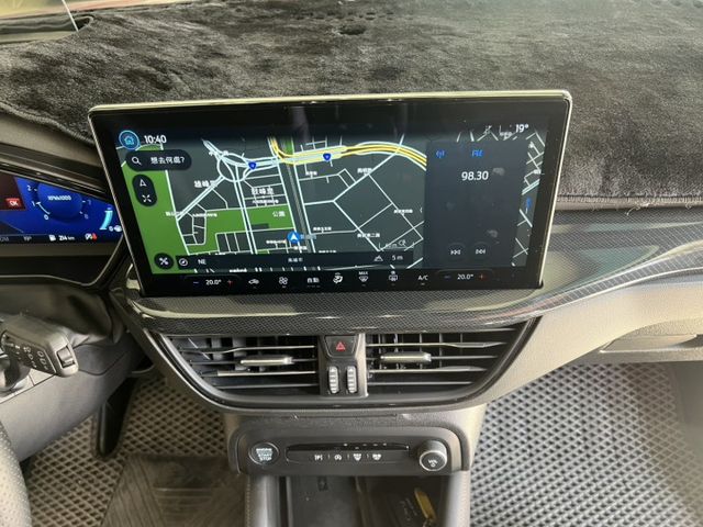 Vignale ST-L  僅跑7千公里 原漆原鈑 保固到2028年7月 觸控螢幕B&O音響 無線充電 頭燈自動轉向照明  第12張相片