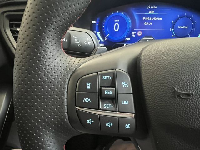 Vignale ST-L  僅跑7千公里 原漆原鈑 保固到2028年7月 觸控螢幕B&O音響 無線充電 頭燈自動轉向照明  第14張相片