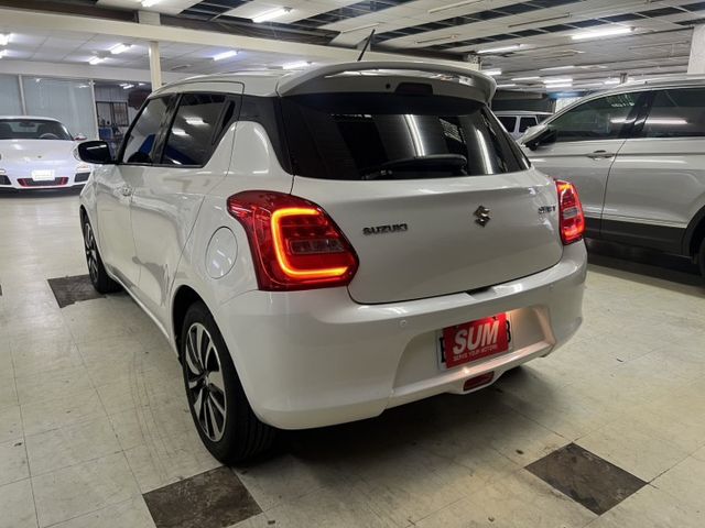 日系原裝進口 全車原鈑件 LED頭燈尾燈 方向盤快撥鍵 I-KEY CARPLAY 雙區恆溫 前後行車紀錄器  第4張相片