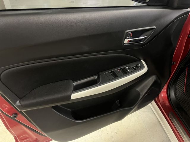 日系原裝進口 全車原鈑件 LED頭燈尾燈 方向盤快撥鍵 I-KEY CARPLAY 雙區恆溫 前後行車紀錄器  第12張相片