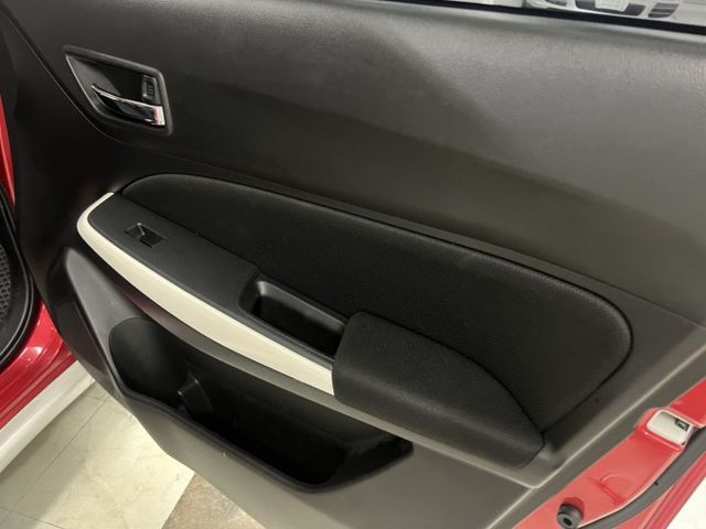 日系原裝進口 全車原鈑件 LED頭燈尾燈 方向盤快撥鍵 I-KEY CARPLAY 雙區恆溫 前後行車紀錄器  第15張相片