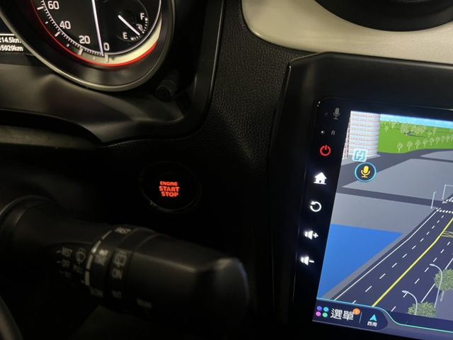 日系原裝進口 全車原鈑件 LED頭燈尾燈 方向盤快撥鍵 I-KEY CARPLAY 雙區恆溫 前後行車紀錄器  第17張相片