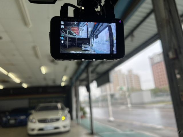 日系原裝進口 全車原鈑件 LED頭燈尾燈 方向盤快撥鍵 I-KEY CARPLAY 雙區恆溫 前後行車紀錄器  第19張相片