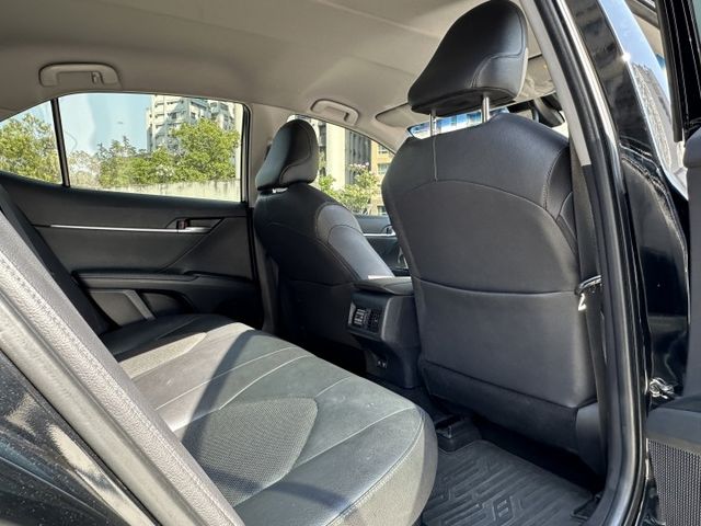 Hybrid尊爵版 外商高階主管專屬配車 抬頭顯影  全程原廠保養 原廠大電池保固8年16萬  第10張相片