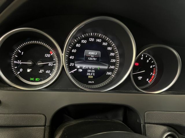 總代理 C200 一手女用車 維修單據備齊 剛保養完成 原版件 輪胎八成新 讓你用C180的價錢開C200  第7張相片