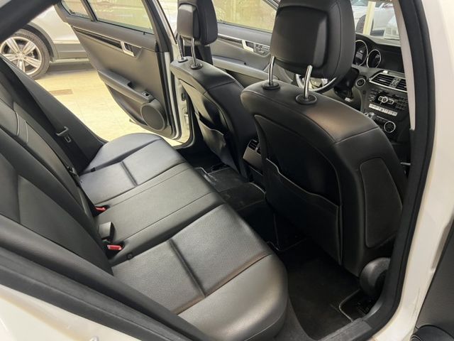 總代理 C200 一手女用車 維修單據備齊 剛保養完成 原版件 輪胎八成新 讓你用C180的價錢開C200  第11張相片