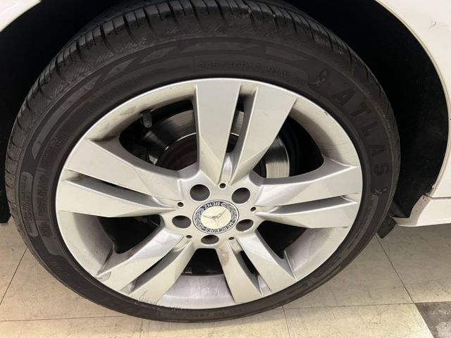 總代理 C200 一手女用車 維修單據備齊 剛保養完成 原版件 輪胎八成新 讓你用C180的價錢開C200  第13張相片