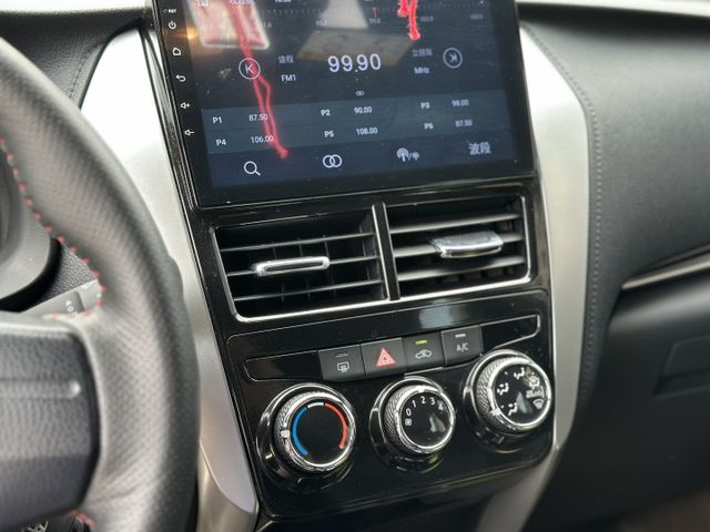 一手車 原版原漆無事故認證車 超低里程僅跑兩萬 保養工單全 安卓機倒車顯影 抬頭顯示器 代步最優解  第12張相片