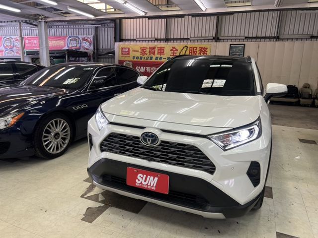 4WD旗艦版 僅跑5萬公里 全程原廠保養 正一手家庭用車 全車原鈑件 全景天窗 環景 9成新輪胎 JBL音響  第1張相片