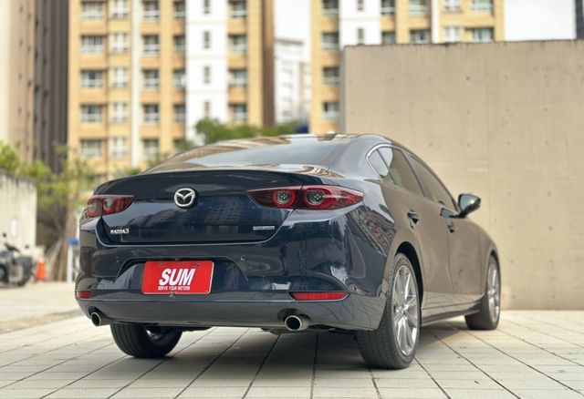 新版2020年式 頂級版 正一手車 全程原廠保養 全車原鈑件 ACC跟車 18吋鋁圈 盲點 電子手煞車  第2張相片