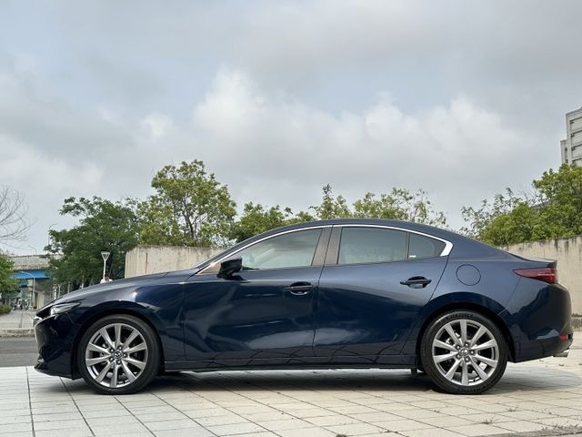 新版2020年式 頂級版 正一手車 全程原廠保養 全車原鈑件 ACC跟車 18吋鋁圈 盲點 電子手煞車  第3張相片