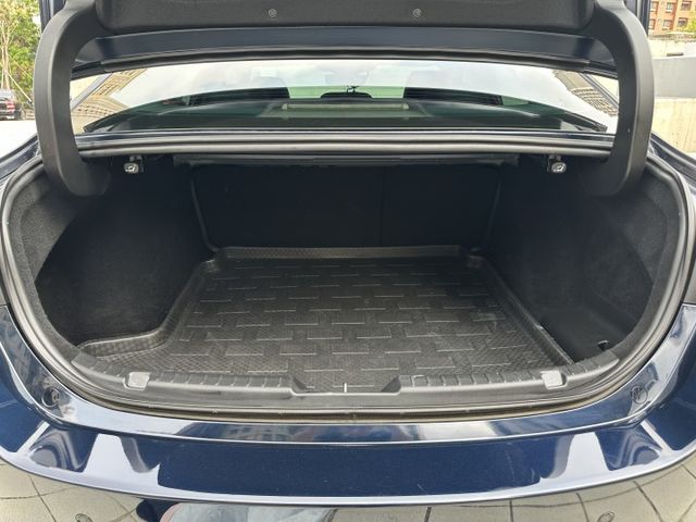 新版2020年式 頂級版 正一手車 全程原廠保養 全車原鈑件 ACC跟車 18吋鋁圈 盲點 電子手煞車  第10張相片