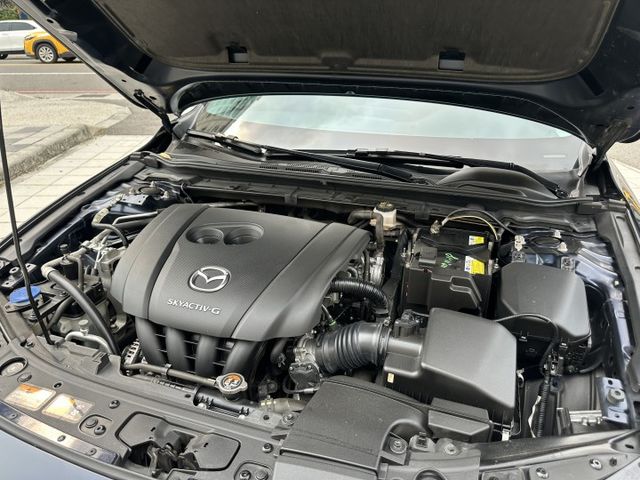 新版2020年式 頂級版 正一手車 全程原廠保養 全車原鈑件 ACC跟車 18吋鋁圈 盲點 電子手煞車  第19張相片