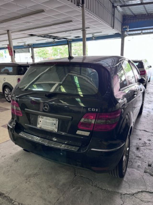 柴油B200d 原鈑件  全景觀景天窗 里程保證  第3張相片