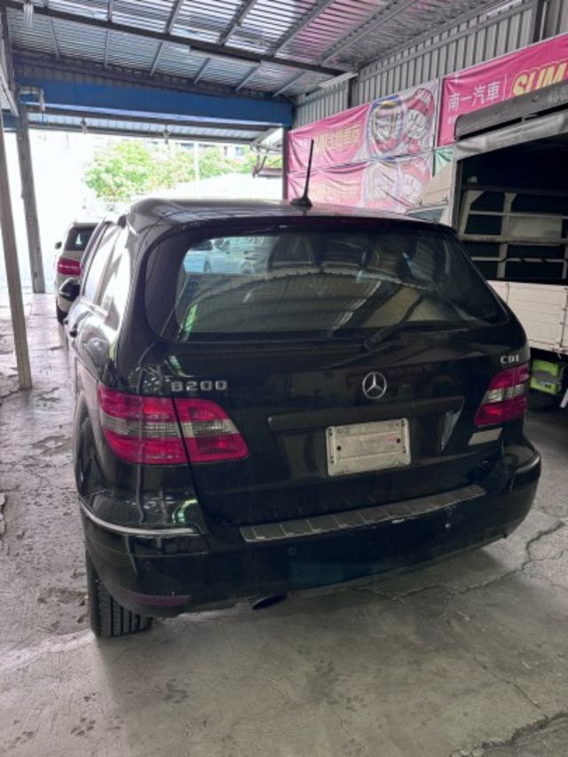 柴油B200d 原鈑件  全景觀景天窗 里程保證  第4張相片