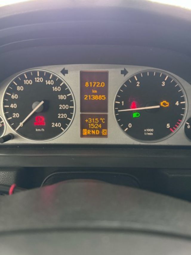 柴油B200d 原鈑件  全景觀景天窗 里程保證  第9張相片