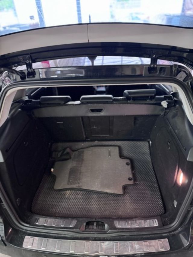 柴油B200d 原鈑件  全景觀景天窗 里程保證  第11張相片