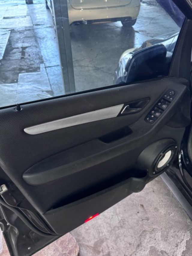 柴油B200d 原鈑件  全景觀景天窗 里程保證  第12張相片