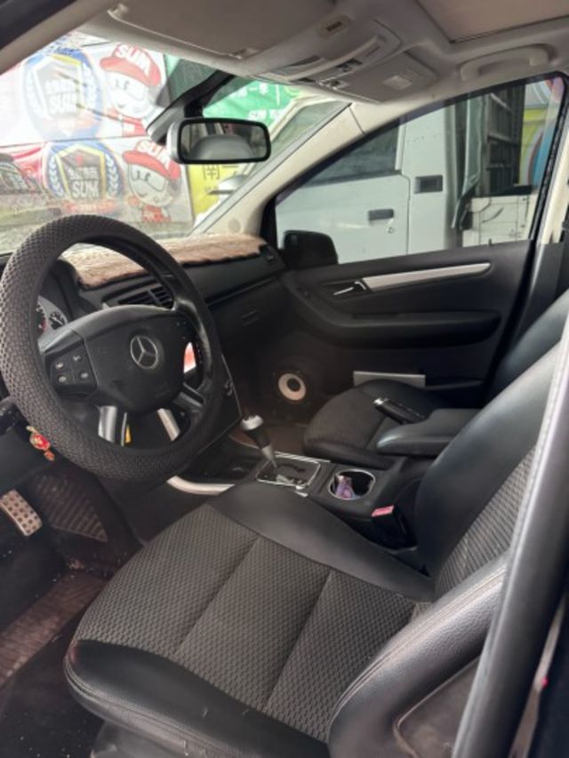 柴油B200d 原鈑件  全景觀景天窗 里程保證  第15張相片