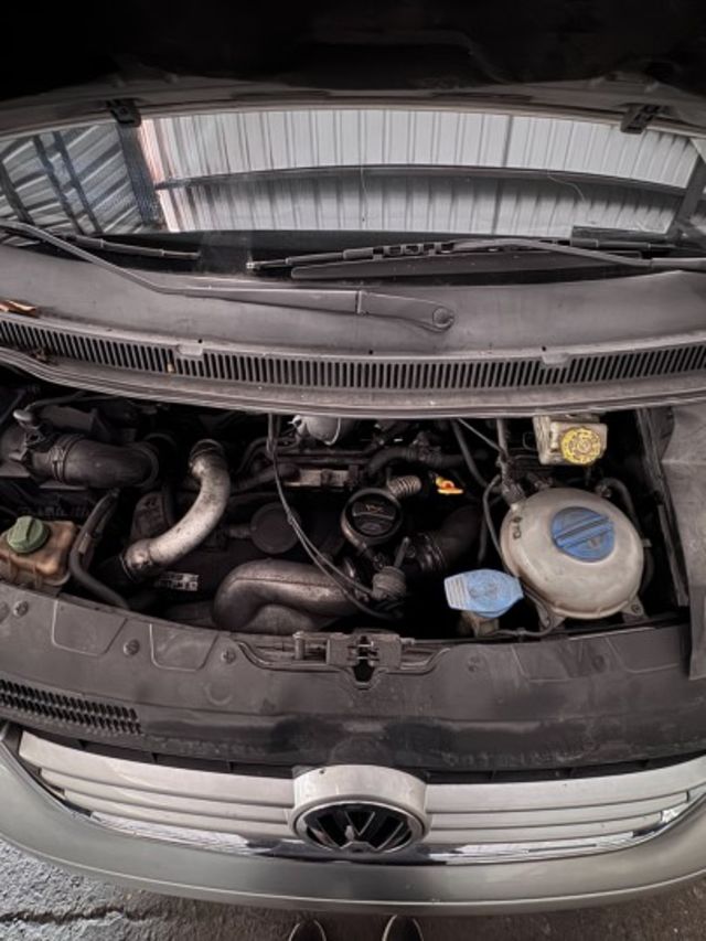 柴油B200d 原鈑件  全景觀景天窗 里程保證  第16張相片