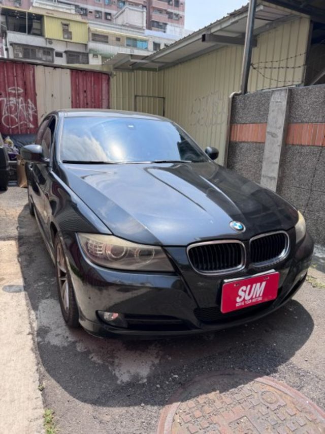 320i總代理 2011年2月領牌 全車原鈑件 內裝原廠皮件優美 無待修 電動椅 雙區恆溫 後座出風口 里程保證  第1張相片