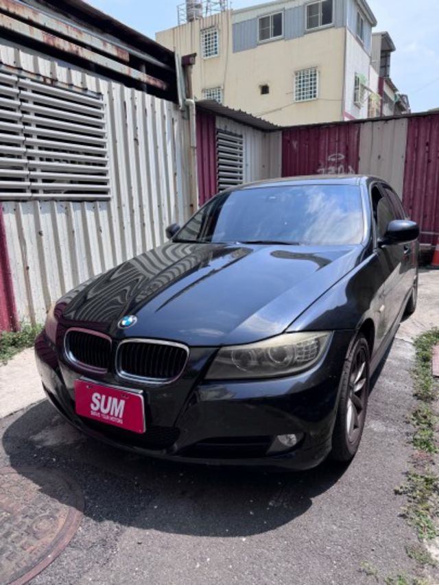 320i總代理 2011年2月領牌 全車原鈑件 內裝原廠皮件優美 無待修 電動椅 雙區恆溫 後座出風口 里程保證  第2張相片