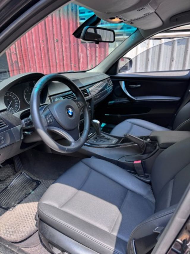 320i總代理 2011年2月領牌 全車原鈑件 內裝原廠皮件優美 無待修 電動椅 雙區恆溫 後座出風口 里程保證  第5張相片