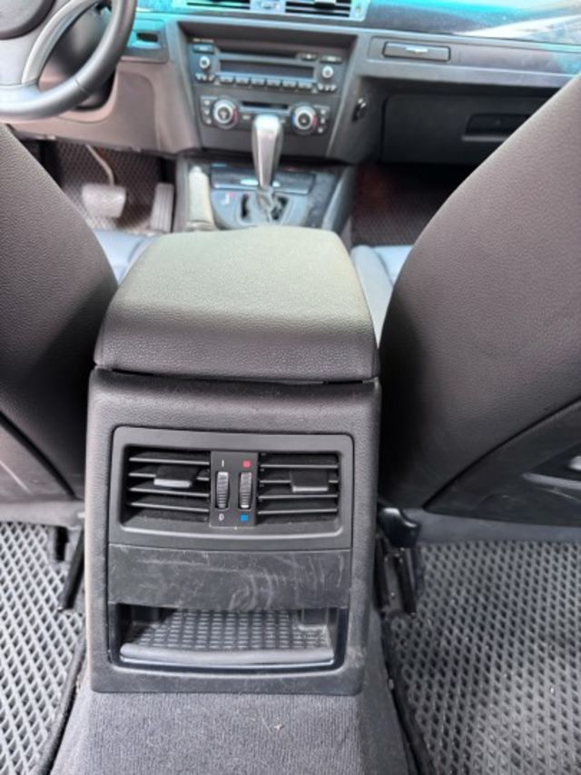 320i總代理 2011年2月領牌 全車原鈑件 內裝原廠皮件優美 無待修 電動椅 雙區恆溫 後座出風口 里程保證  第7張相片