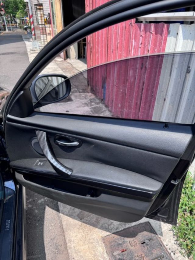 320i總代理 2011年2月領牌 全車原鈑件 內裝原廠皮件優美 無待修 電動椅 雙區恆溫 後座出風口 里程保證  第13張相片