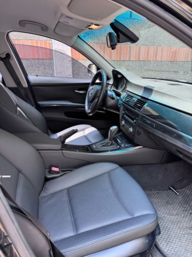 320i總代理 2011年2月領牌 全車原鈑件 內裝原廠皮件優美 無待修 電動椅 雙區恆溫 後座出風口 里程保證  第14張相片