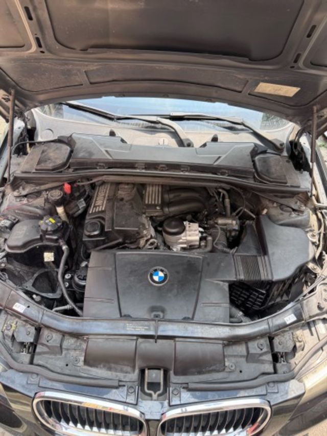 320i總代理 2011年2月領牌 全車原鈑件 內裝原廠皮件優美 無待修 電動椅 雙區恆溫 後座出風口 里程保證  第17張相片