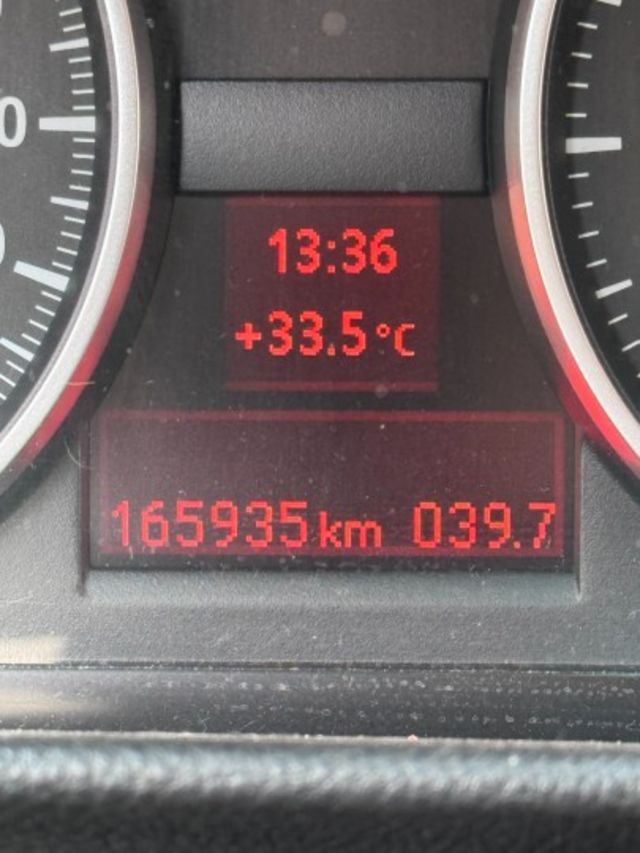 320i總代理 2011年2月領牌 全車原鈑件 內裝原廠皮件優美 無待修 電動椅 雙區恆溫 後座出風口 里程保證  第18張相片